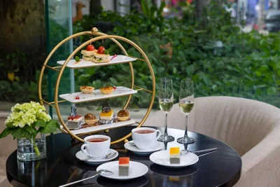 Luxury Panorama Suite avec vue sur la ville et thé de l'après-midi quotidien — Eden Star Saigon Hotel