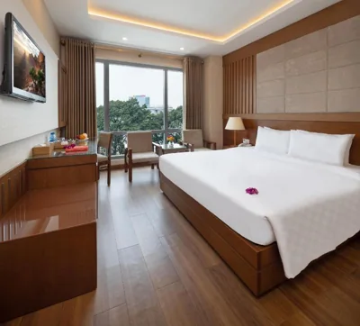 Premium Deluxe Double avec fenêtre + minibar gratuit — Eden Star Saigon Hotel